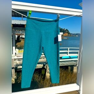 NWT Beyond Yoga Space Dye High Waisted Capri